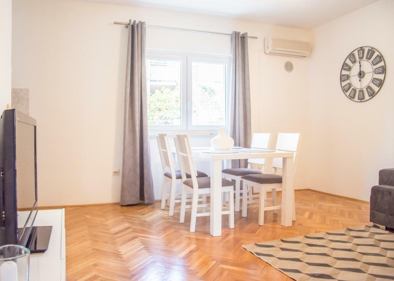 Relax Inn Подстрана Екстер'єр фото